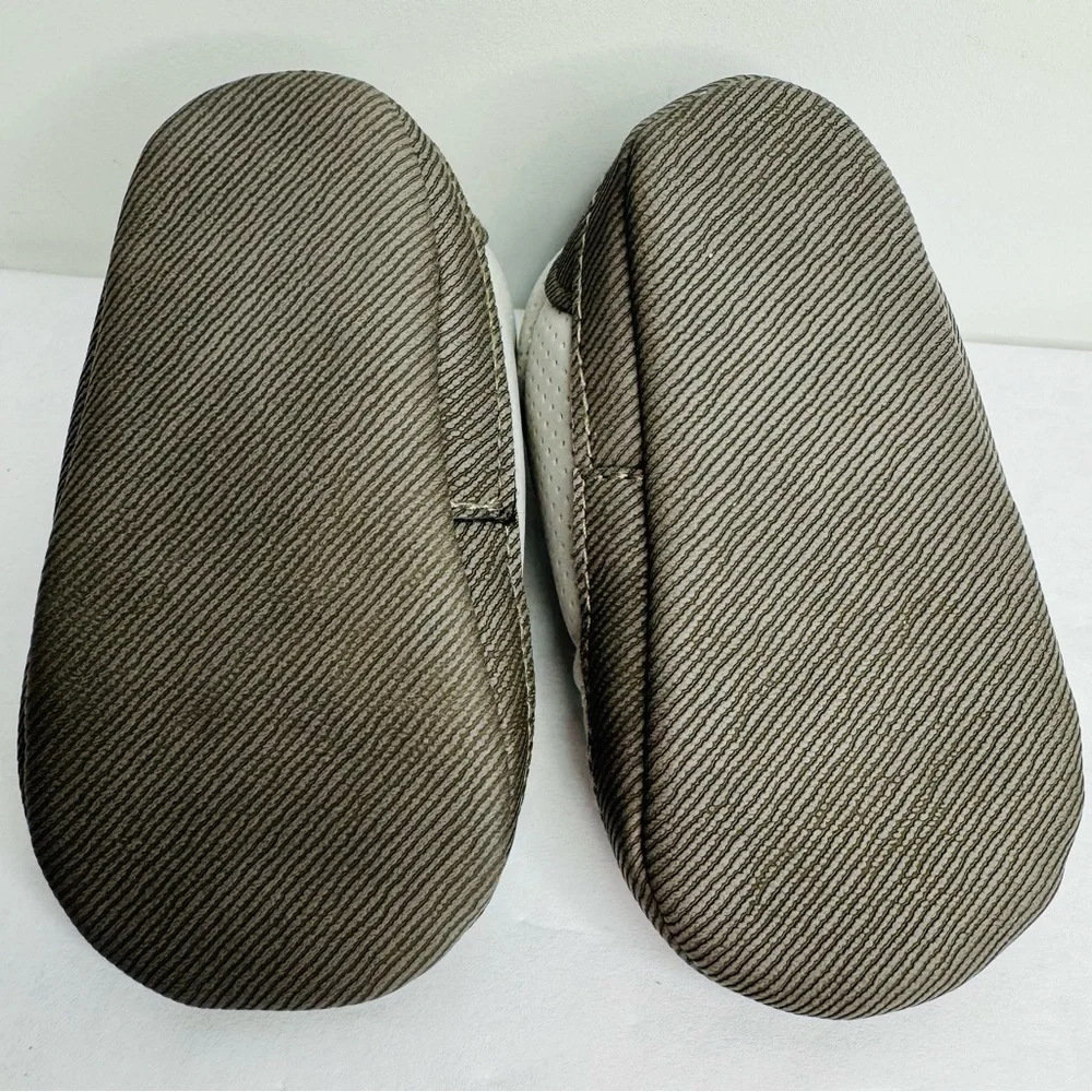 Just One‎ You By Carters newborn shoes boy (0-3m) Pre Owned
